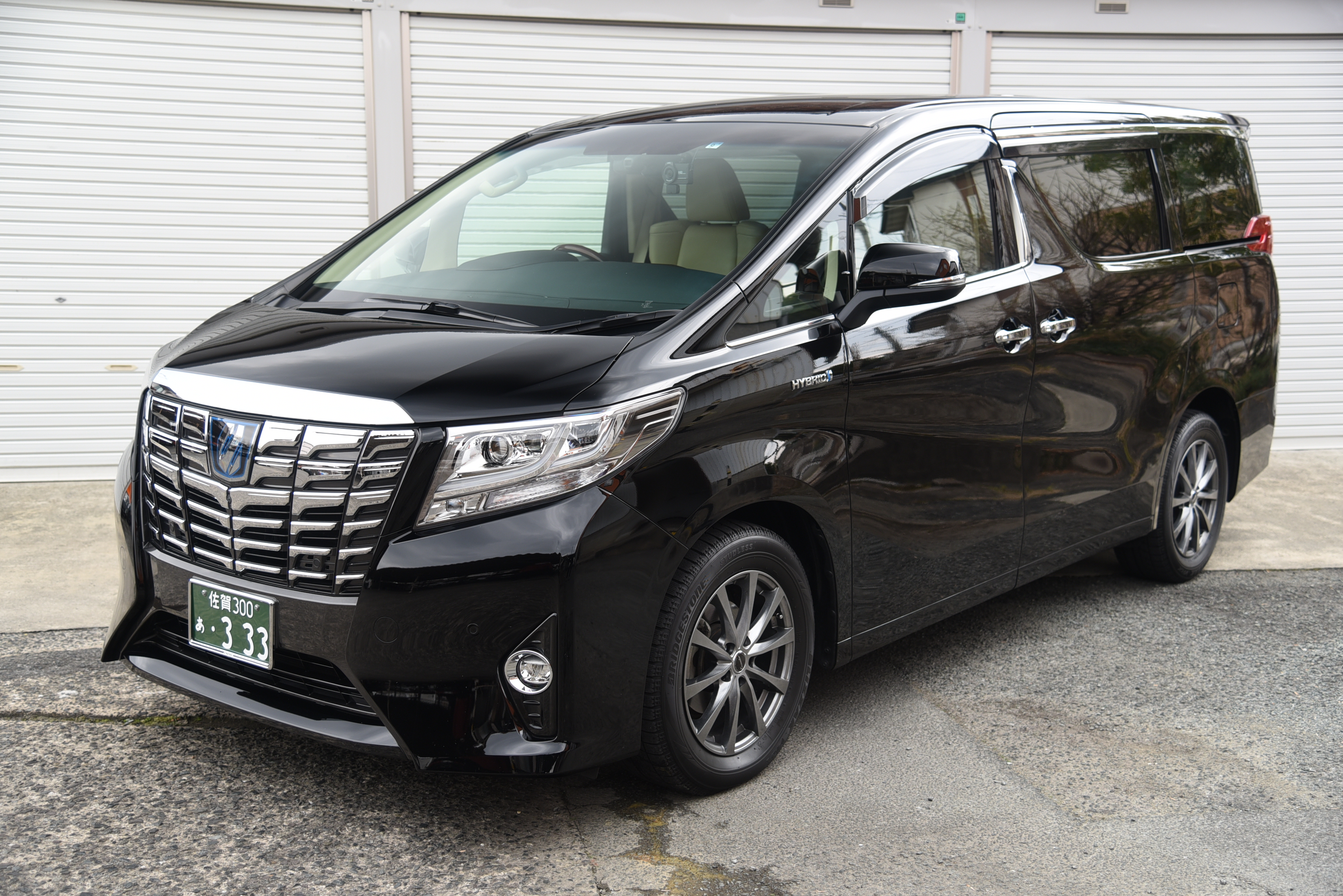 Toyota Alphard luxury van
